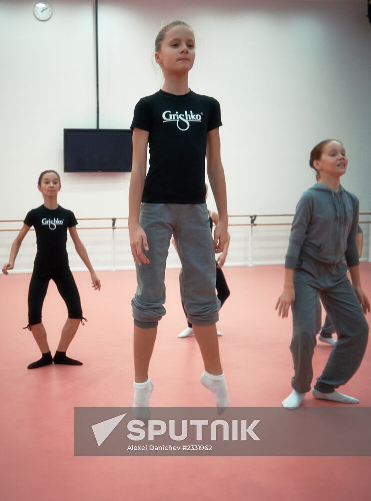 Modern dance open lesson for Boris Eifman Dance Academy students