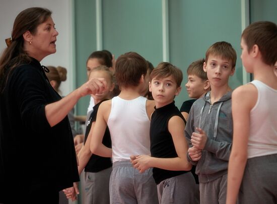 Modern dance workshop for students of Boris Eifman Dance Academy