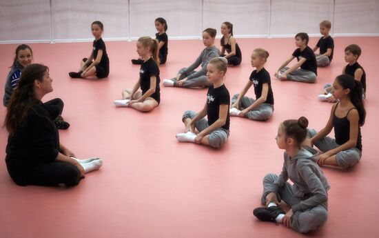 Modern dance open lesson for Boris Eifman Dance Academy students