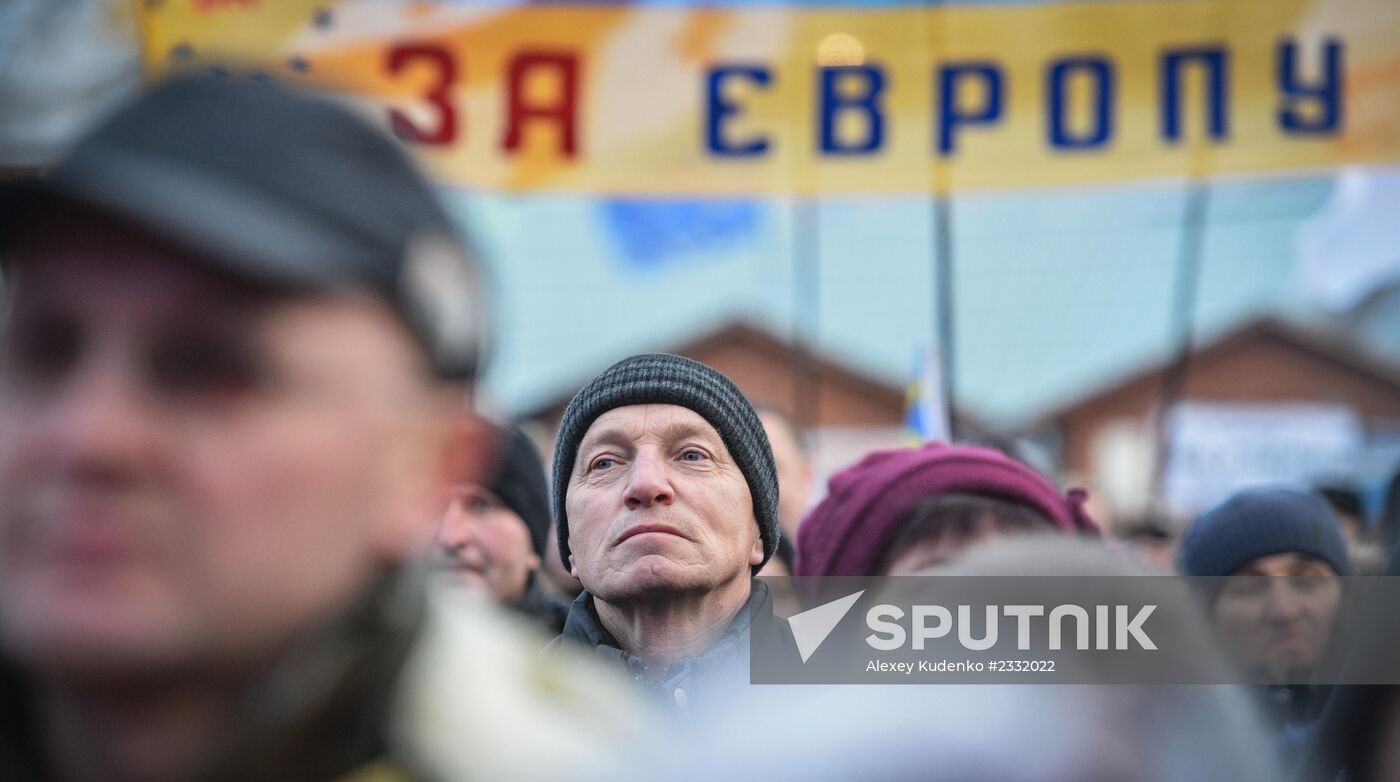 EU integration supporters rally in Kiev