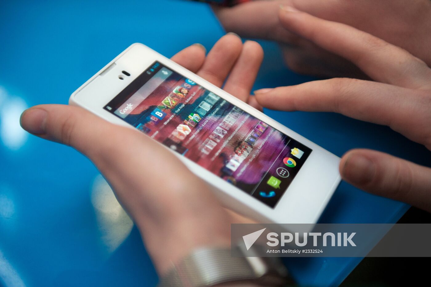 Yota Phone launches sales in Moscow