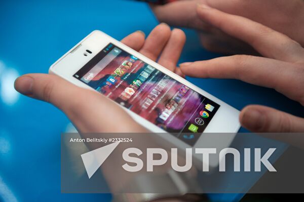 Yota Phone launches sales in Moscow