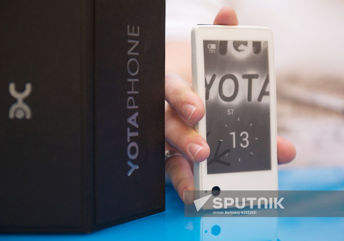 Yota Phone launches sales in Moscow