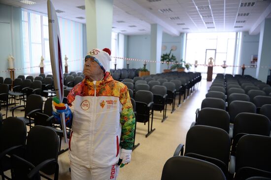 Siberian centenarian Alexander Kaptarenko carries the Olympic flame