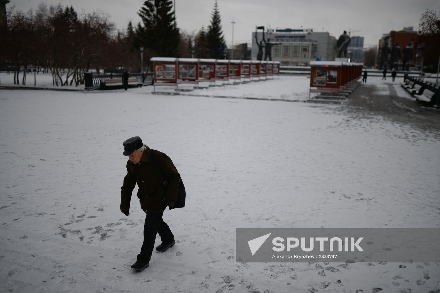 Siberian centenarian Alexander Kaptarenko carries the Olympic flame