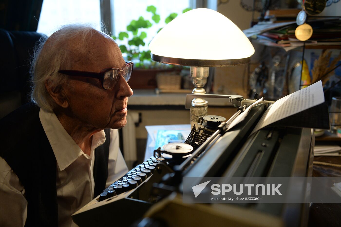Siberian centenarian Alexander Kaptarenko carries the Olympic flame