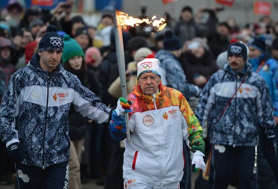 Siberian centenarian Alexander Kaptarenko carries the Olympic flame