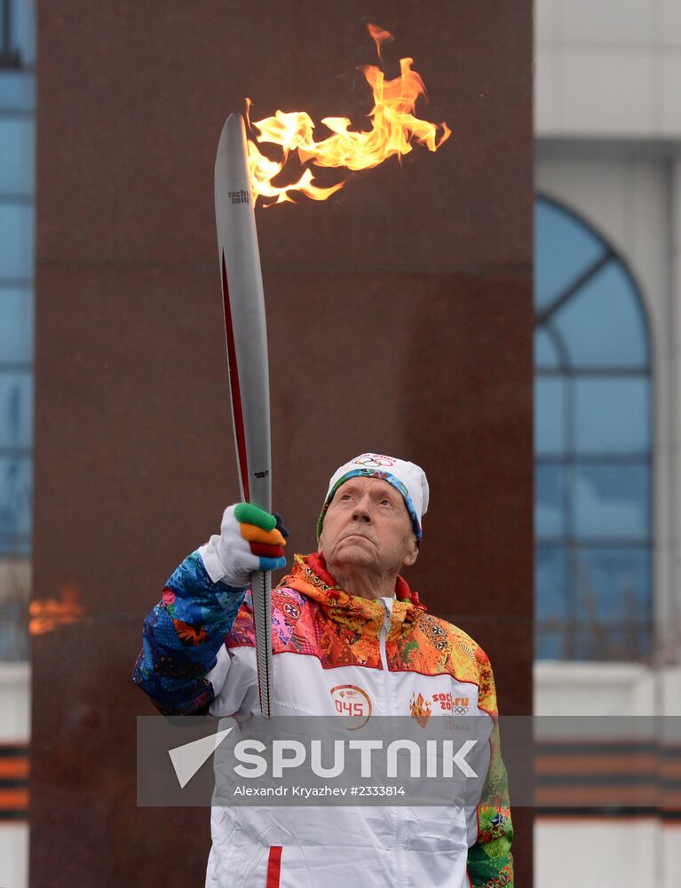 Siberian centenarian Alexander Kaptarenko carries the Olympic flame