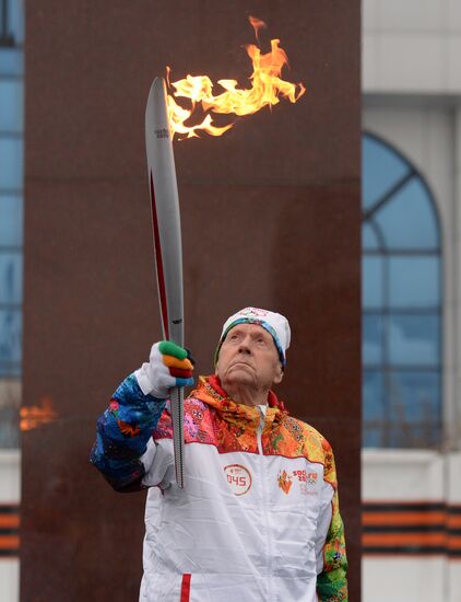 Siberian centenarian Alexander Kaptarenko carries the Olympic flame