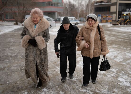 Siberian centenarian Alexander Kaptarenko carries the Olympic flame