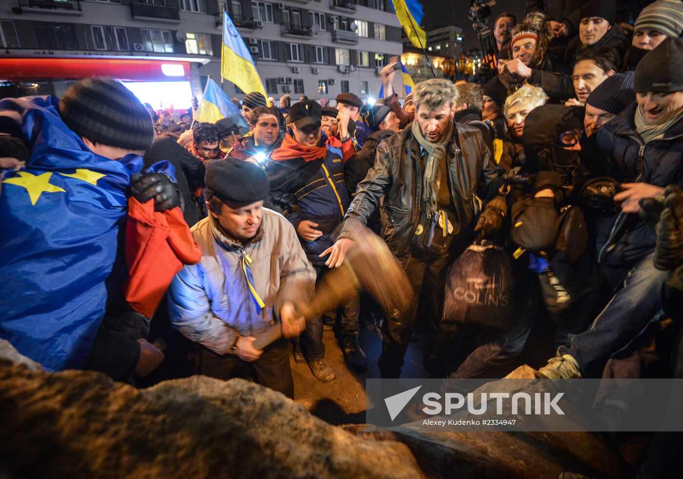 Demolition of Lenin monument in center of Kiev