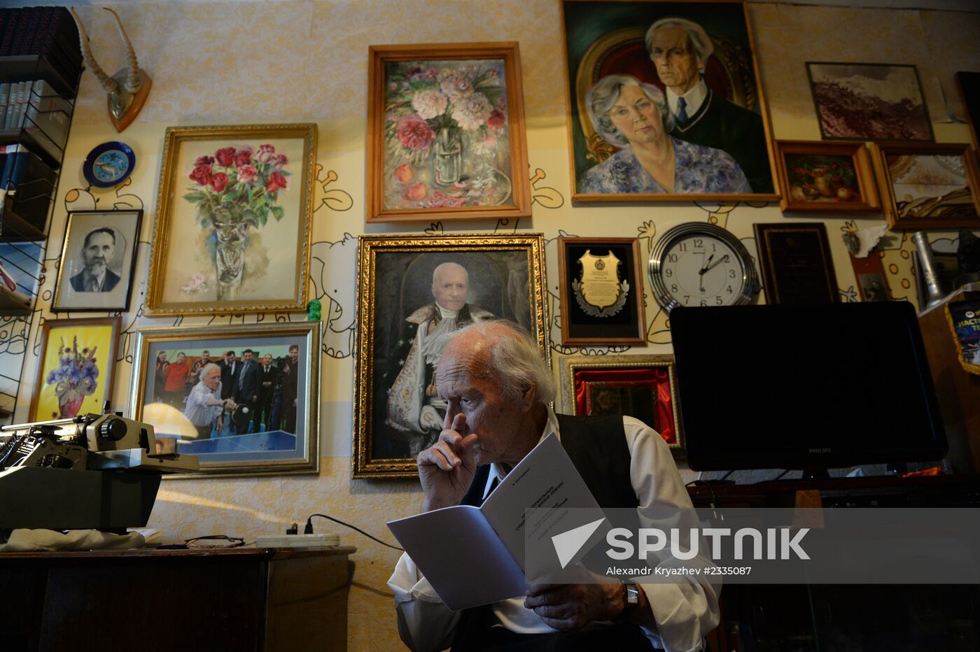 Siberian Centenarian Trains for Olympic Relay