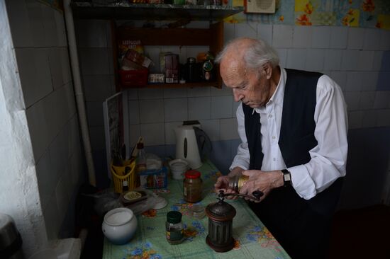Siberian Centenarian Trains for Olympic Relay