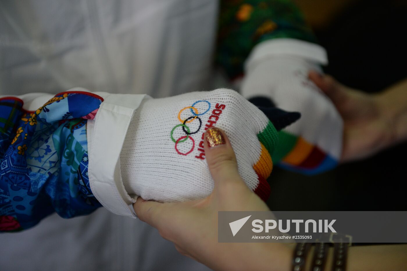 Centenarian Alexander Kaptarenko carries the Olympic flame