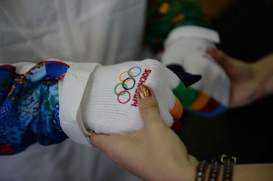 Centenarian Alexander Kaptarenko carries the Olympic flame