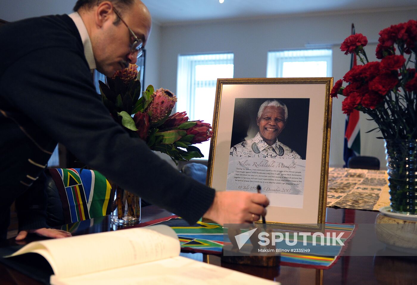 Book of Condolence in tribute to Nelson Mandela at the Embassy of South African Republic in Moscow