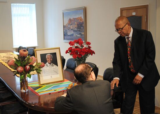 Book of Condolence in tribute to Nelson Mandela at the Embassy of South African Republic in Moscow