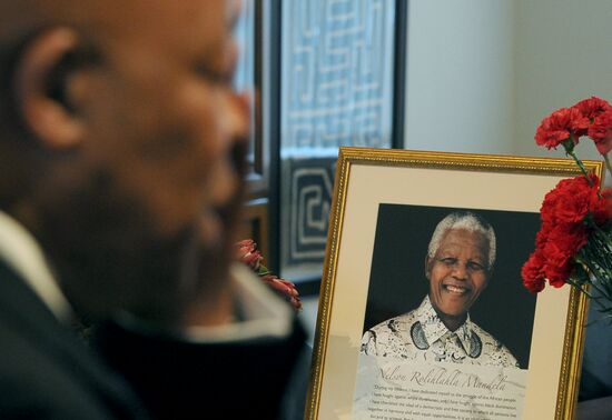 Book of Condolence in tribute to Nelson Mandela at the Embassy of South African Republic in Moscow