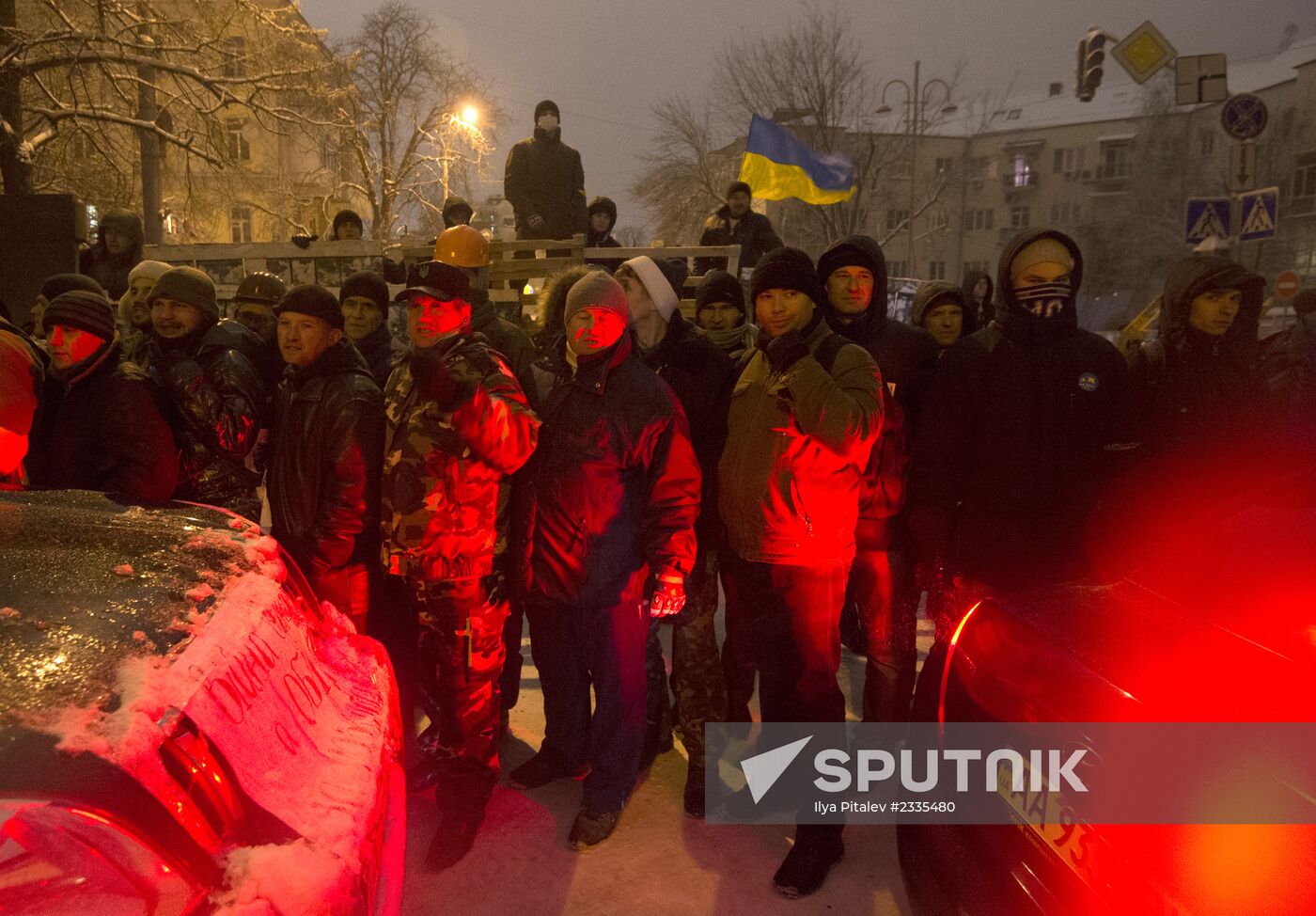 Police storm barricades in Kiev
