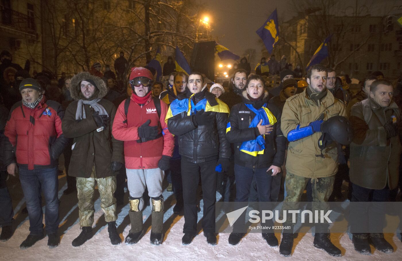 Police storm barricades in Kiev