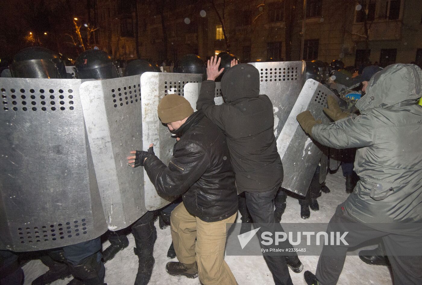 Police storm barricades in Kiev