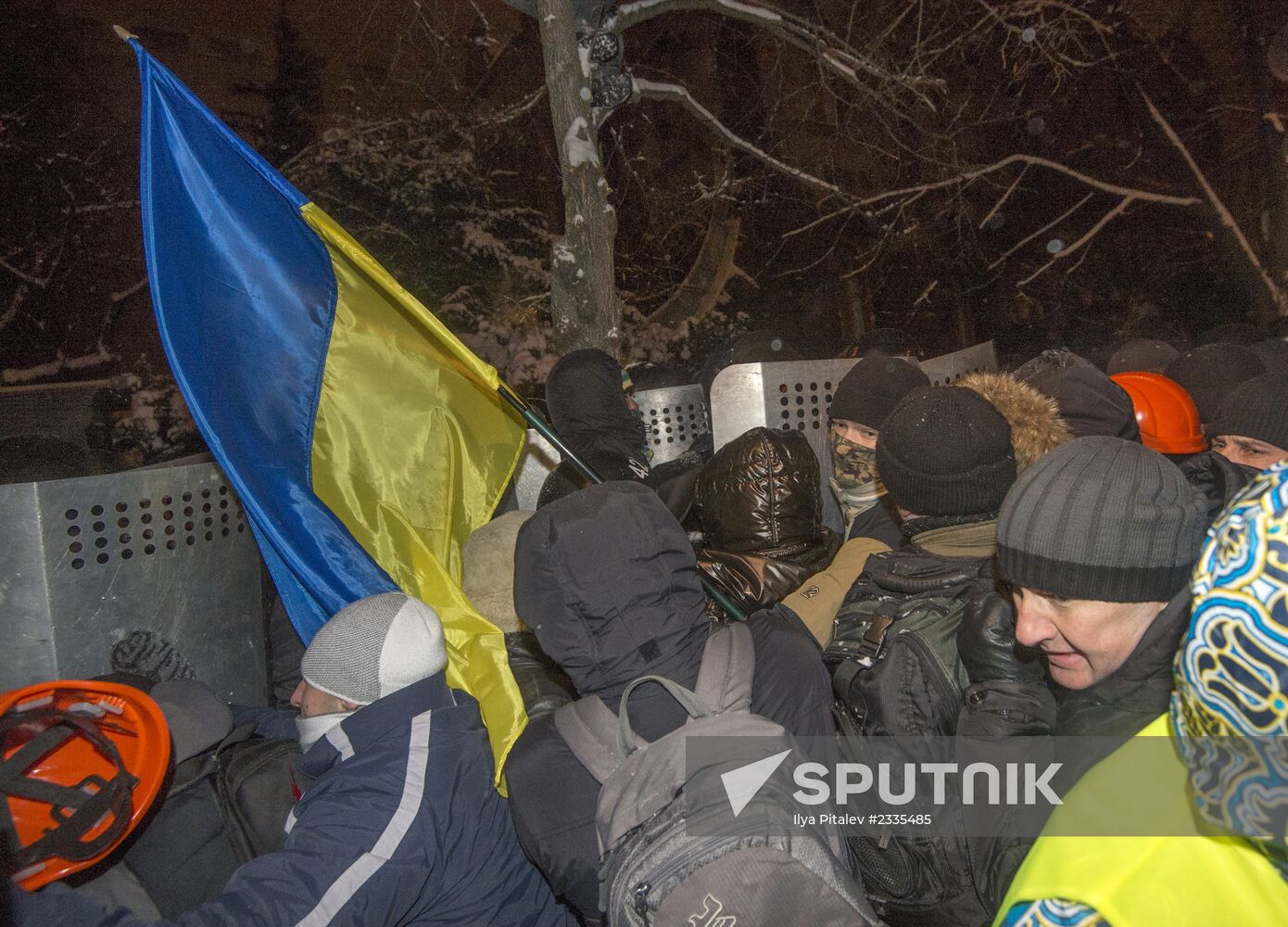 Police storm barricades in Kiev