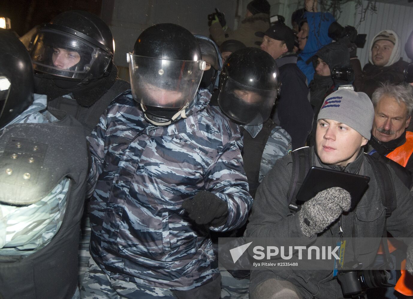 Police storm barricades in Kiev