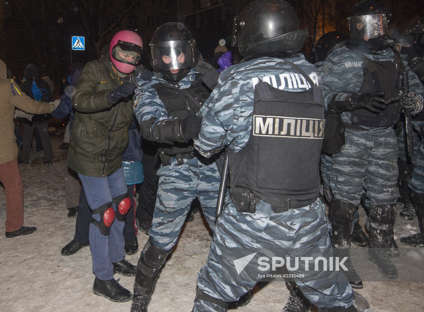 Police storm barricades in Kiev