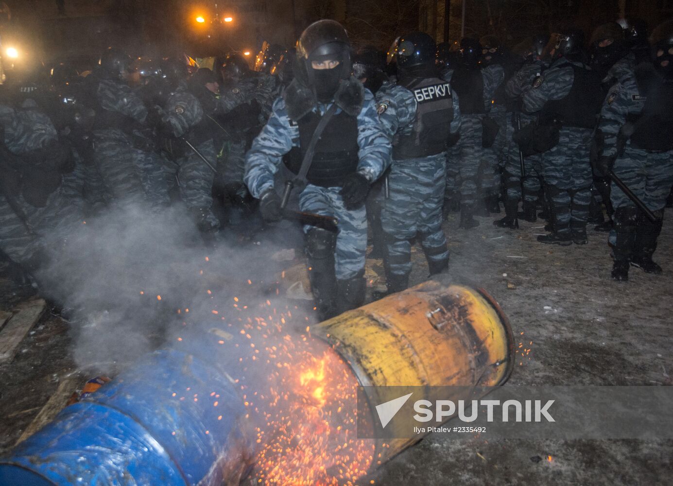 Police storm barricades in Kiev