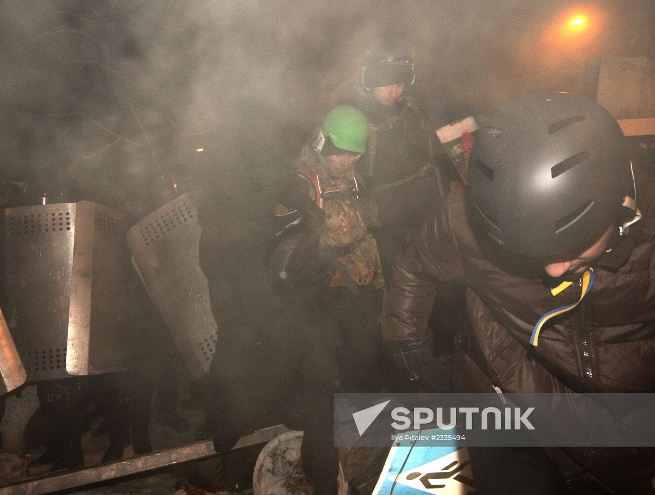 Police storm barricades in Kiev