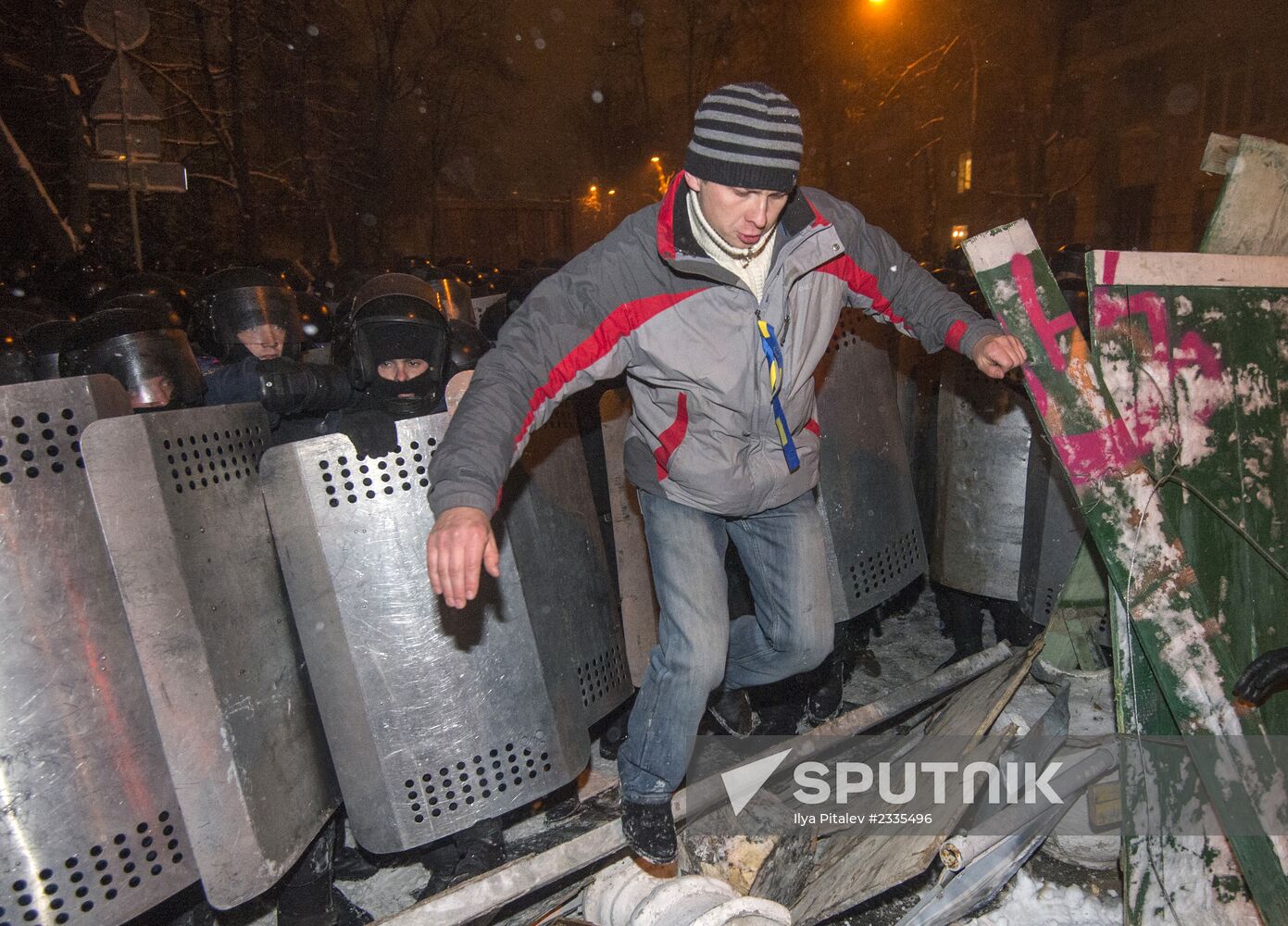 Police storm barricades in Kiev