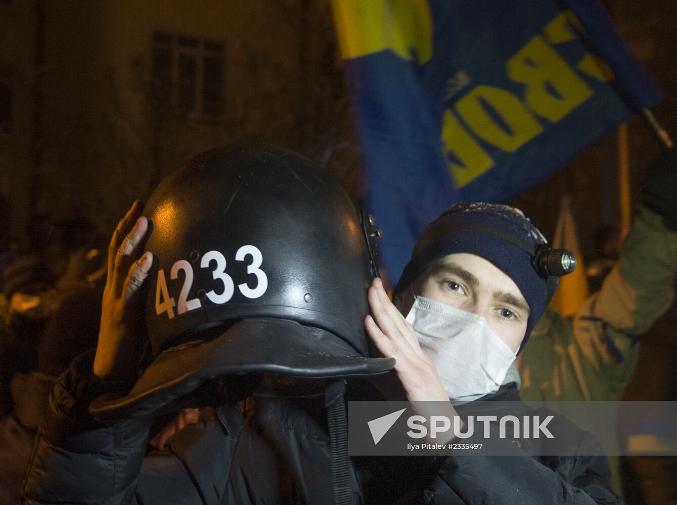 Police storm barricades in Kiev