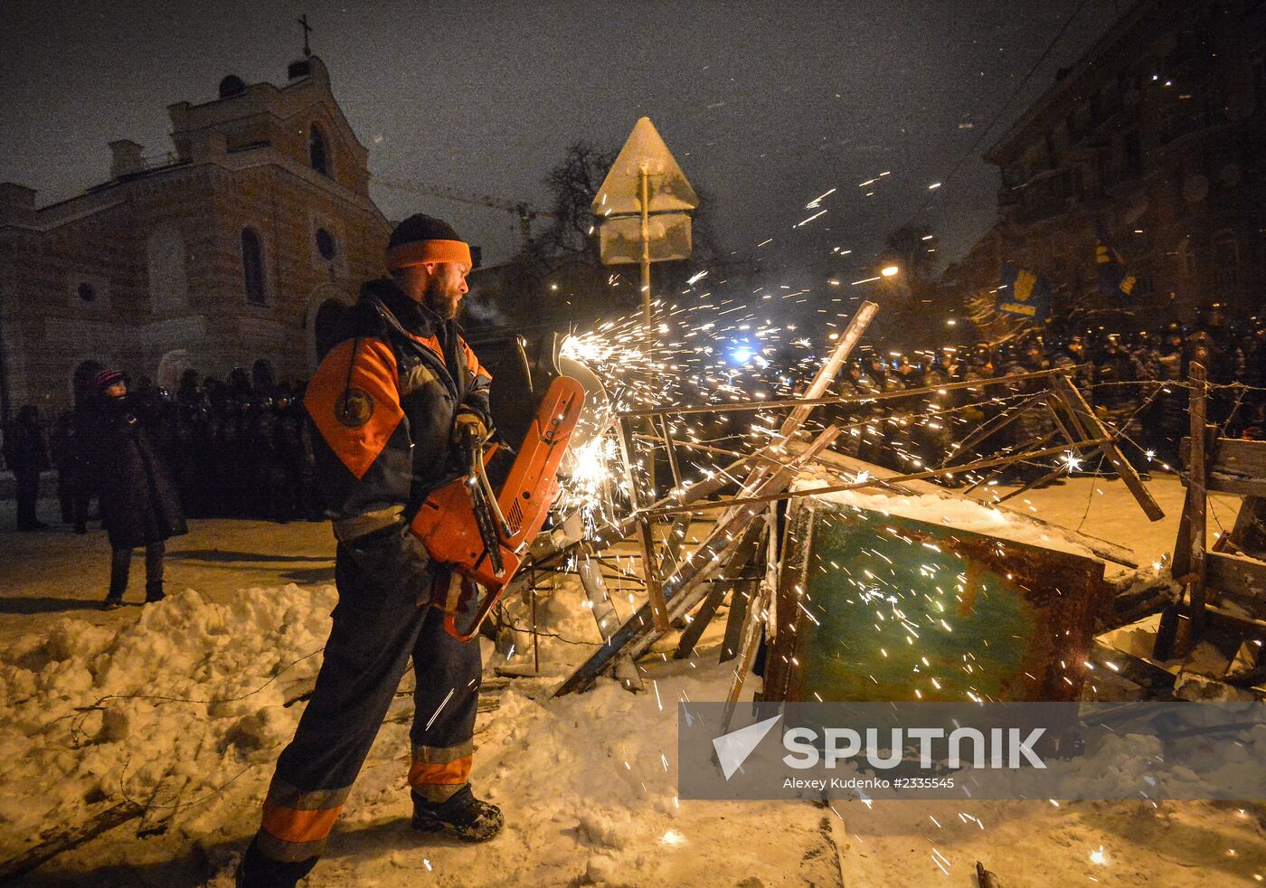 Police storm barricades in Kiev