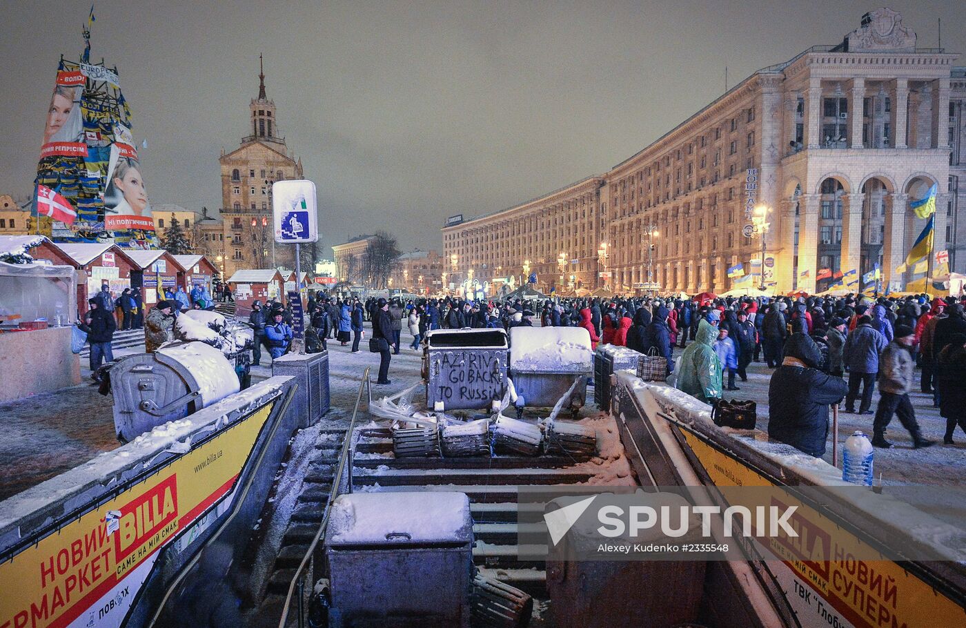 Police storm barricades in Kiev