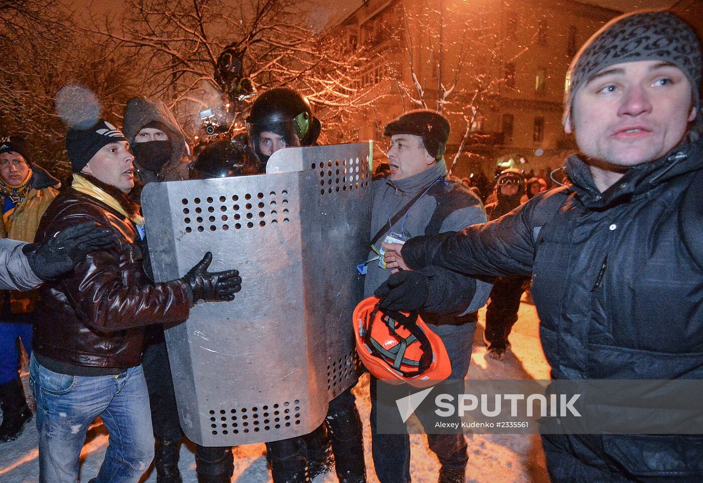 Police storm barricades in Kiev