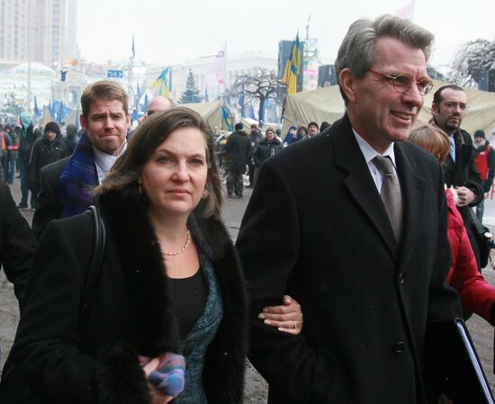 Assistant US Secretary of State Victoria Nuland and US ambassador to Ukraine Jeffrey Payette meet with Ukrainian opposition