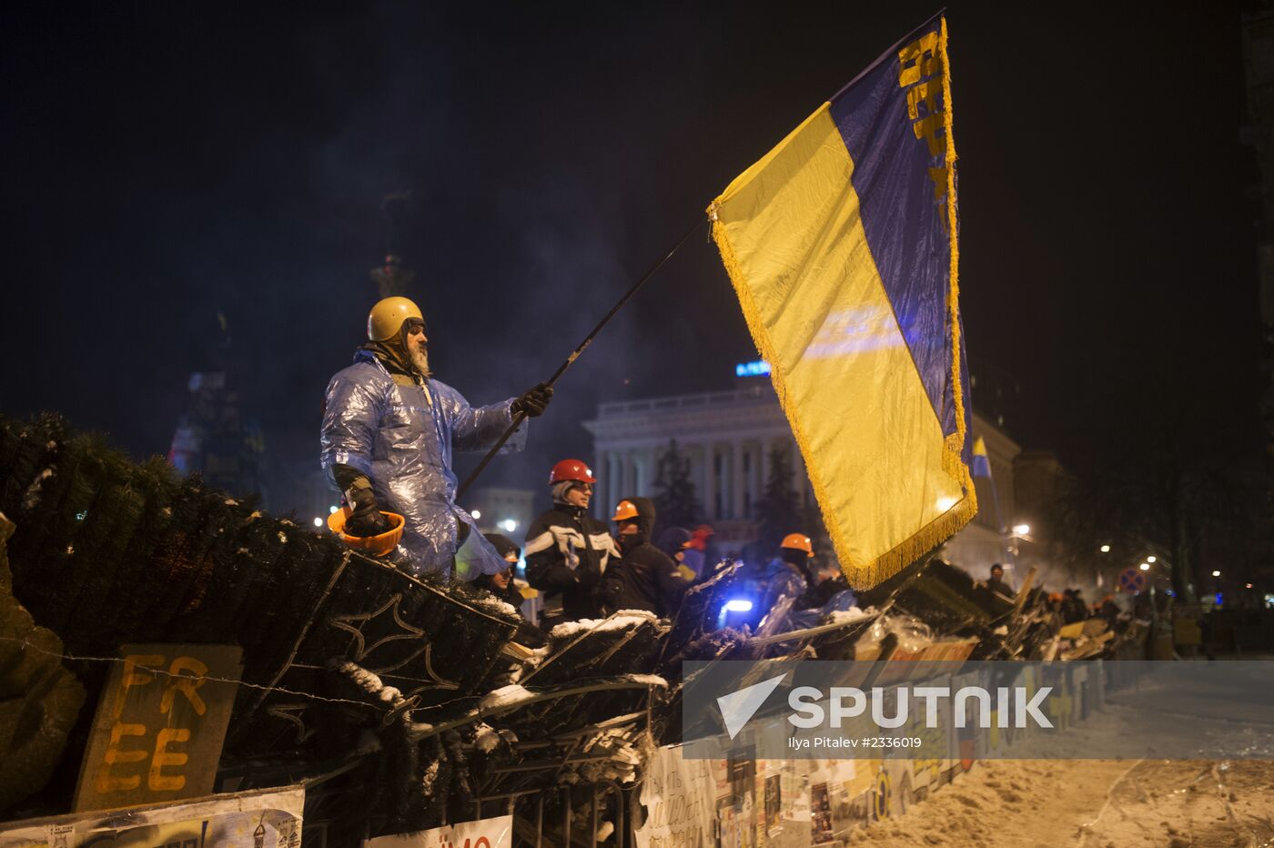 Internal security troops storm protesters' camp on Maidan Square