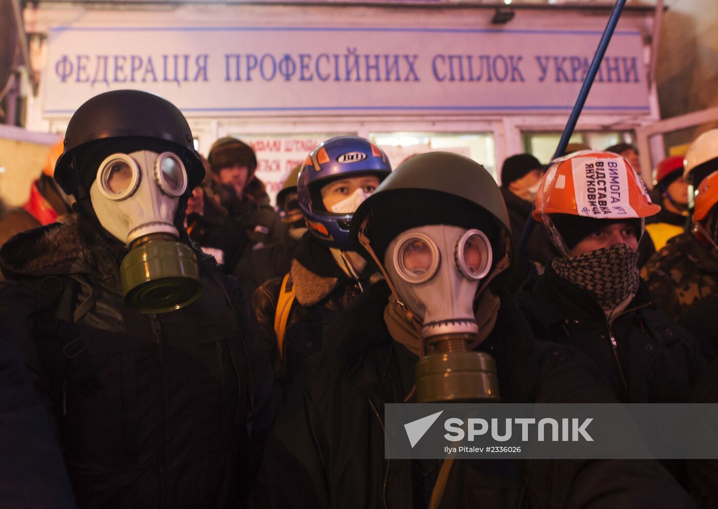 Internal security troops storm protesters' camp on Maidan Square