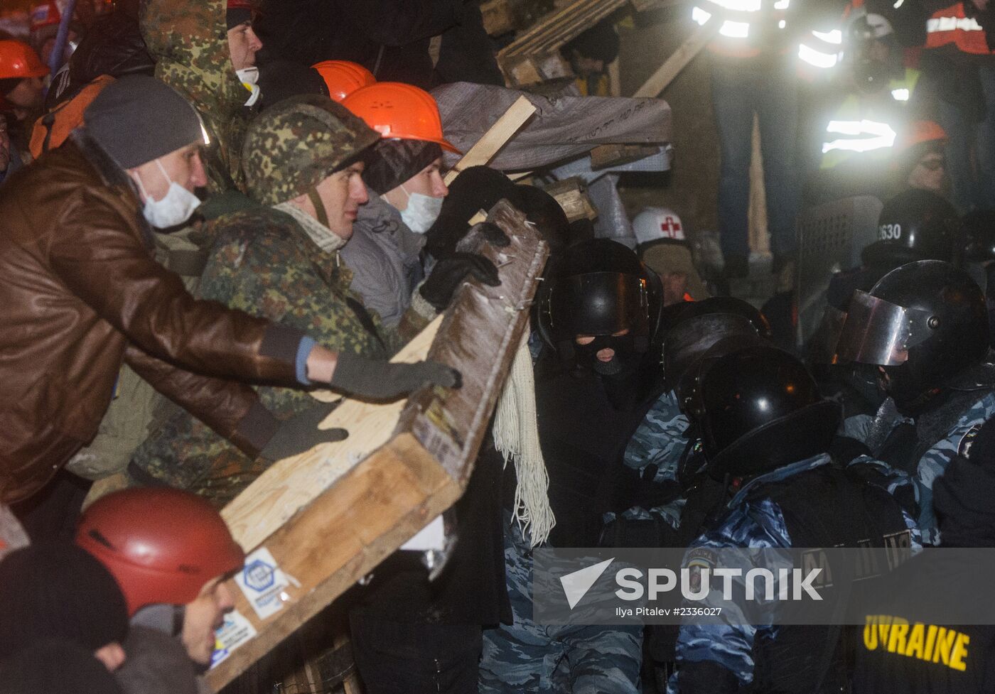 Internal security troops storm protesters' camp on Maidan Square