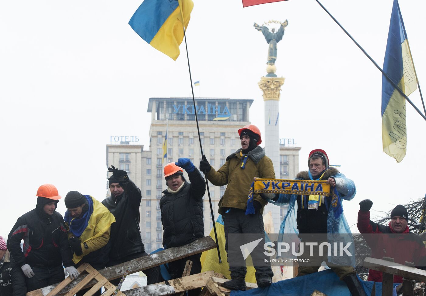 Internal security troops storm protesters' camp on Maidan Square