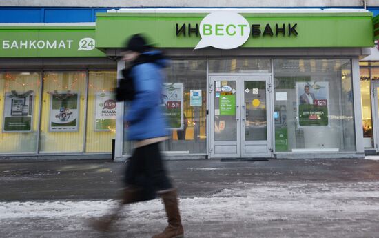 Central bank revokes Russian banks' licenses