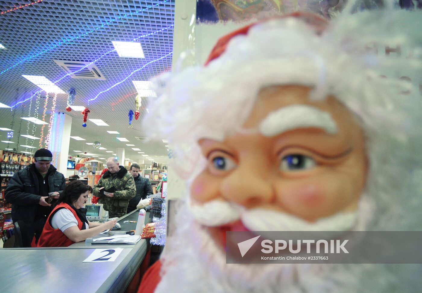 Sale of holiday decorations in Veliky Novgorod
