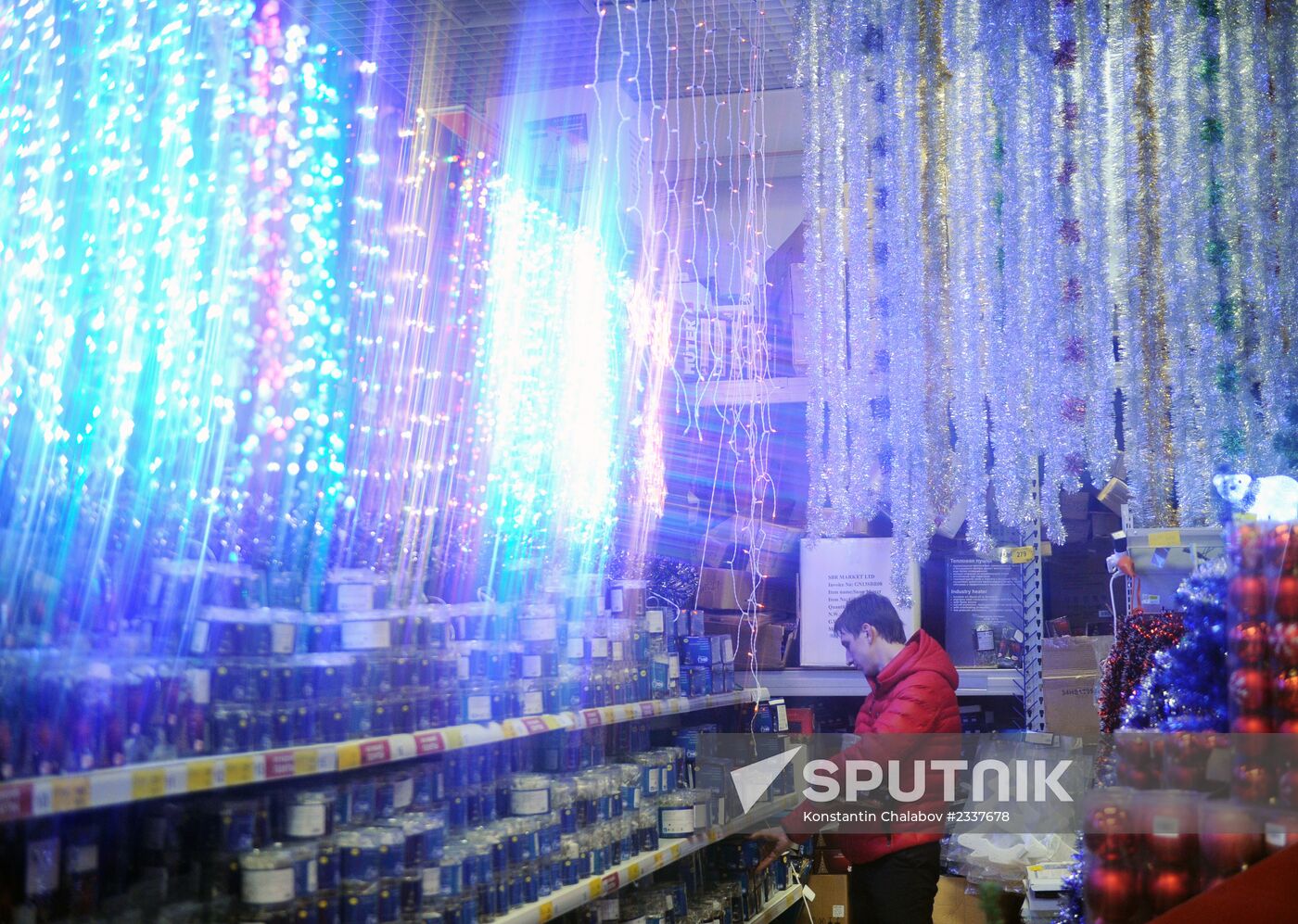 Sale of holiday decorations in Veliky Novgorod