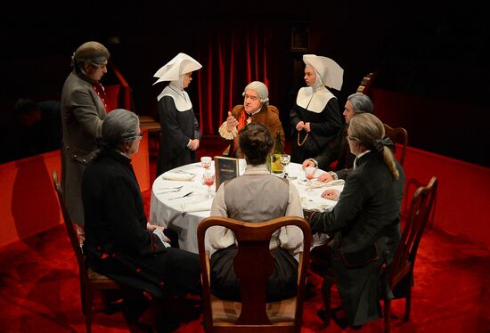 Run-through of "Kant" show at Mayakovsky Theater