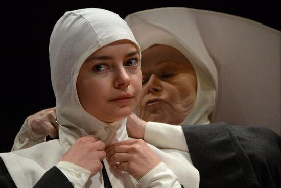 Run-through of "Kant" show at Mayakovsky Theater