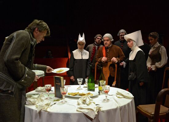 Run-through of "Kant" show at Mayakovsky Theater