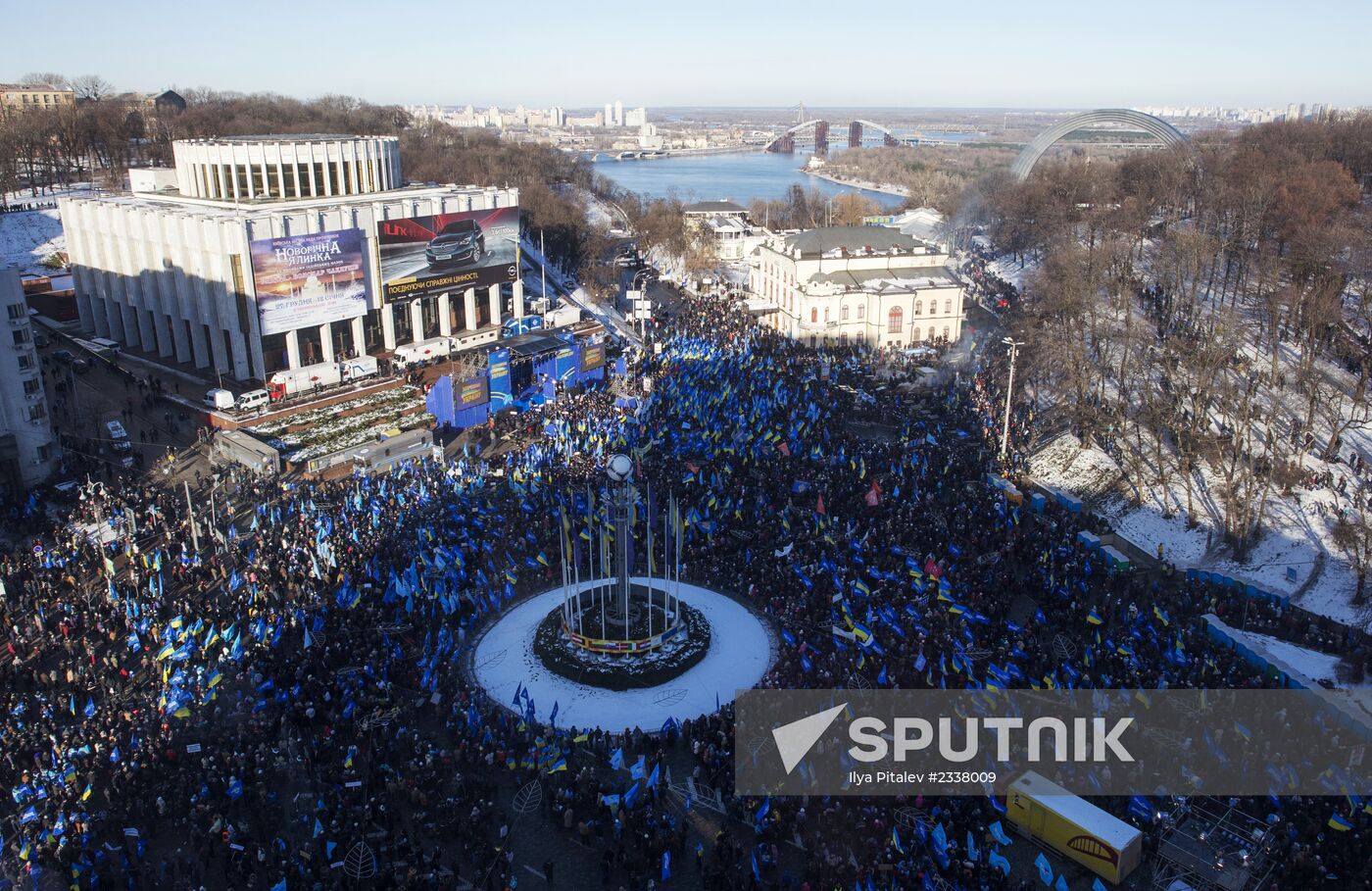 Supporters of Party of Regions rally in Kiev