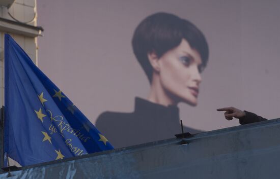 Supporters of Party of Regions rally in Kiev