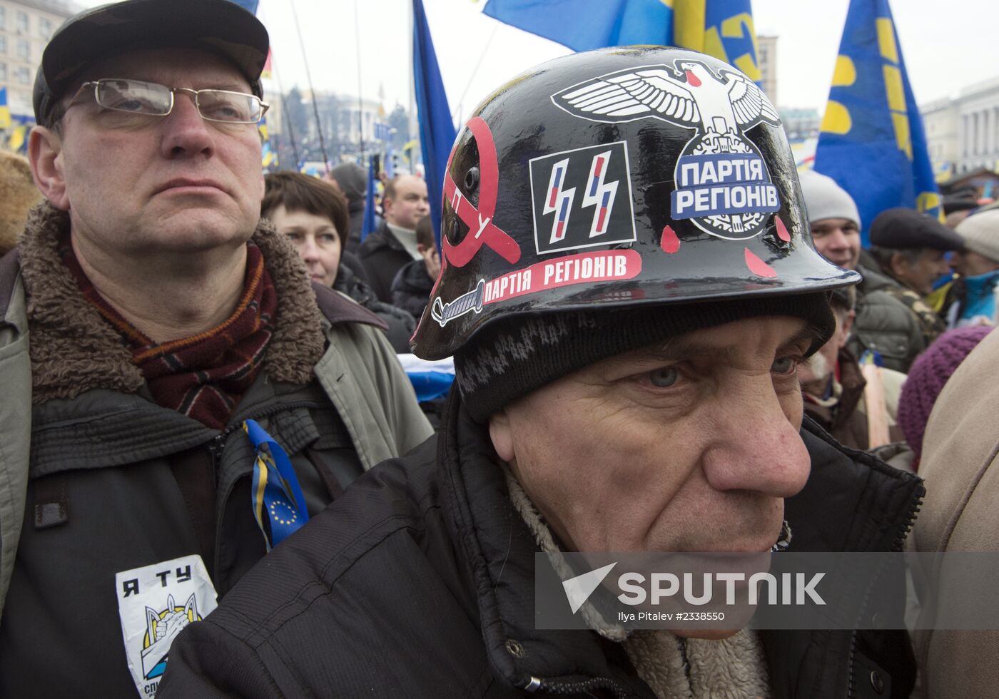 Supporters of pro-EU integration hold Dignity Day rally on Kiev's Maidan Nezalezhnosti