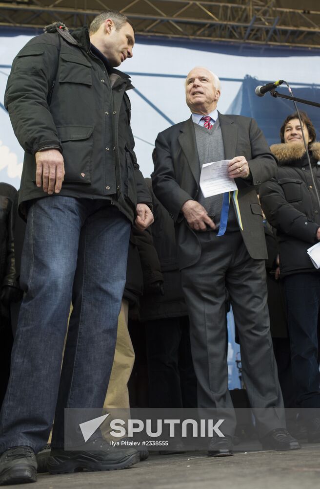 Supporters of eurointegration hold Dignity Day rally on Kiev's Maidan Nezalezhnosti